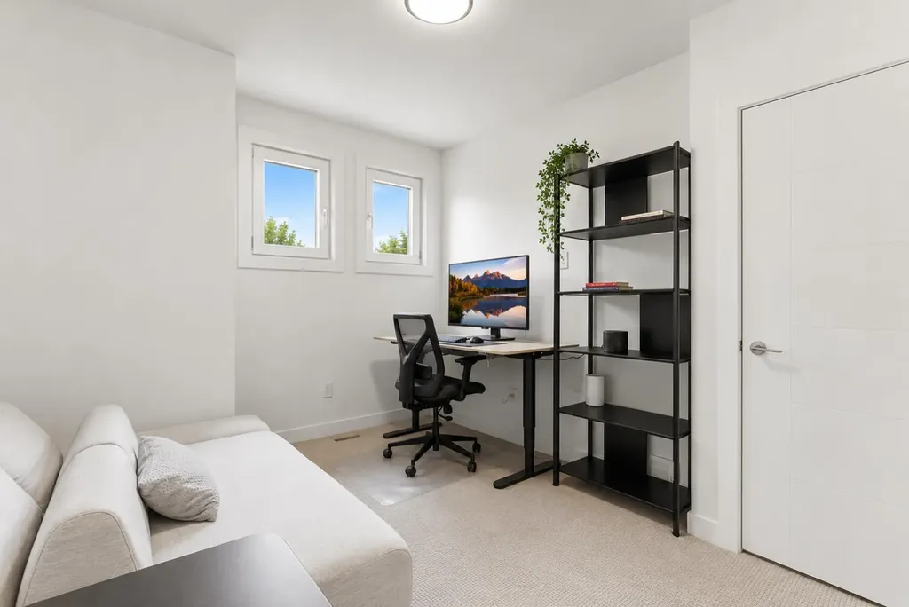 713 5 Street NE Calgary AB T2E 3W7