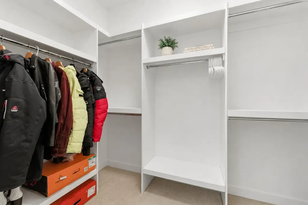 713 5 Street NE Calgary AB T2E 3W7