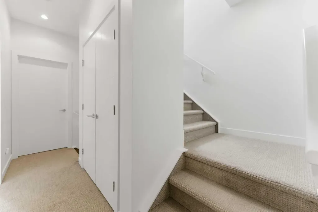 713 5 Street NE Calgary AB T2E 3W7