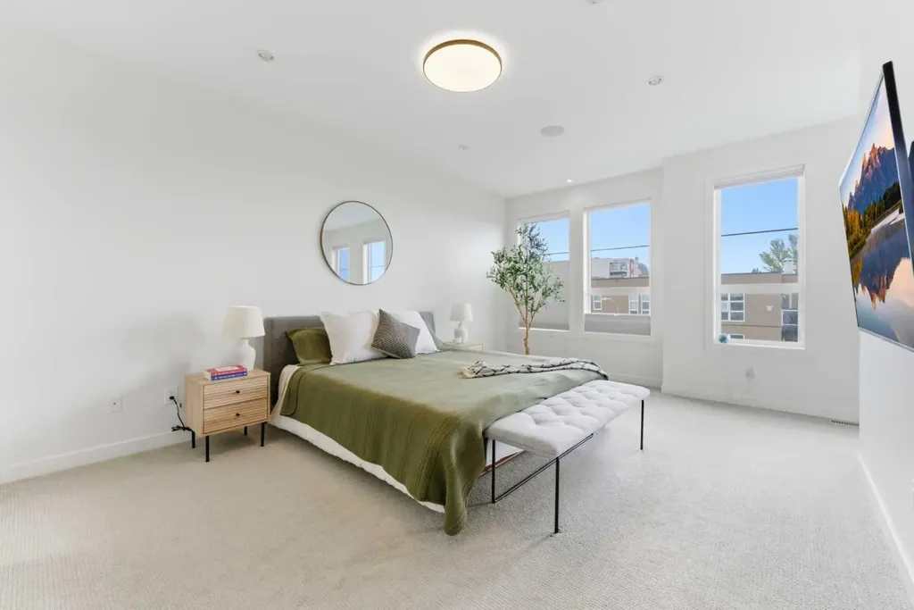 713 5 Street NE Calgary AB T2E 3W7