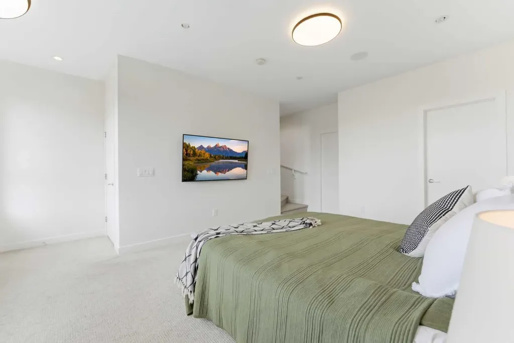 713 5 Street NE Calgary AB T2E 3W7