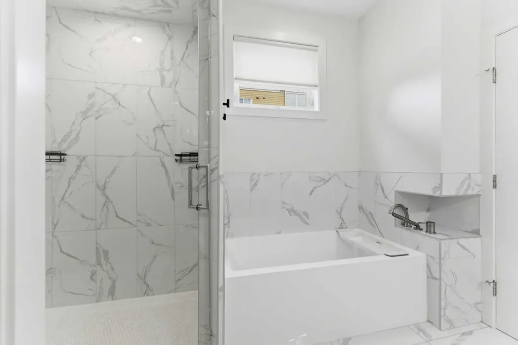713 5 Street NE Calgary AB T2E 3W7