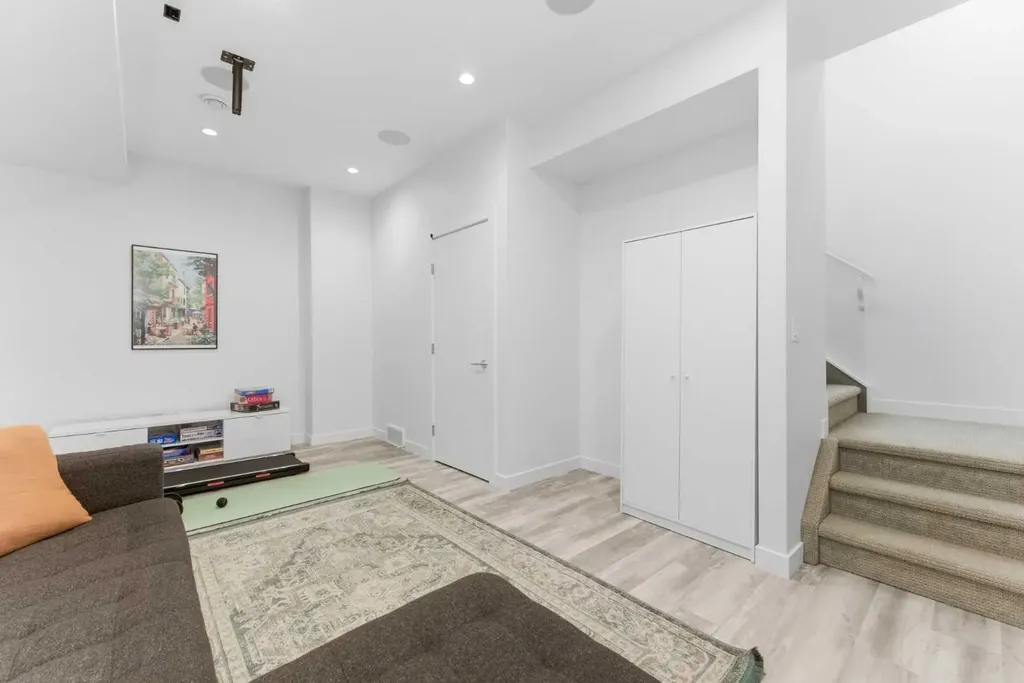 713 5 Street NE Calgary AB T2E 3W7