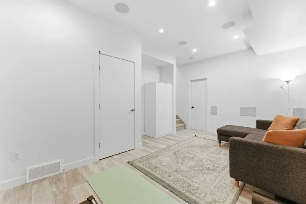 713 5 Street NE Calgary AB T2E 3W7
