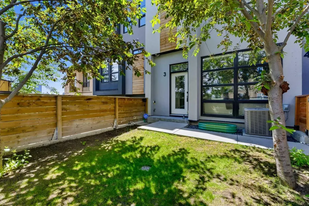 713 5 Street NE Calgary AB T2E 3W7