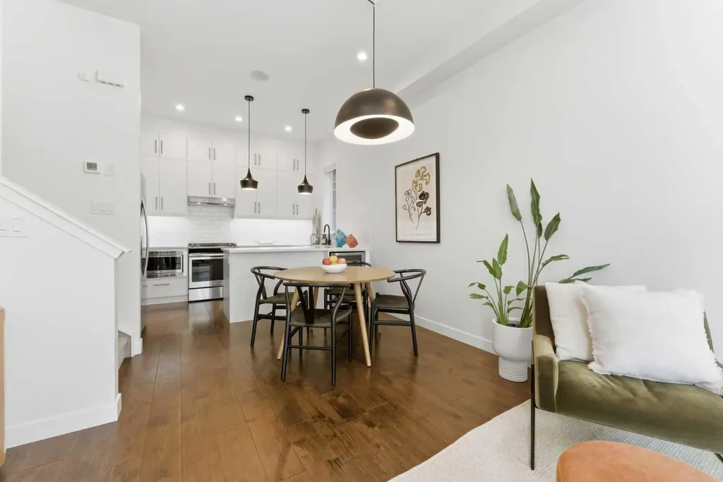 713 5 Street NE Calgary AB T2E 3W7