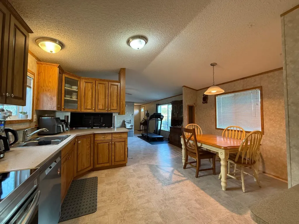 9005 90 Avenue Grande Prairie AB T8V 0A8