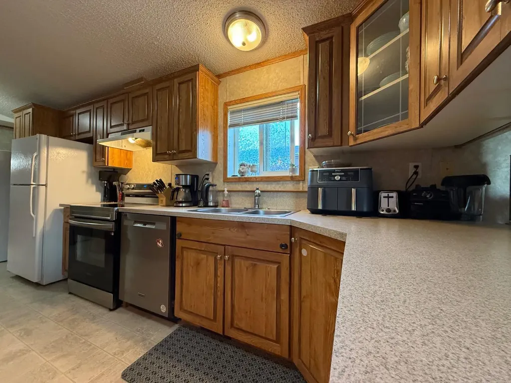 9005 90 Avenue Grande Prairie AB T8V 0A8