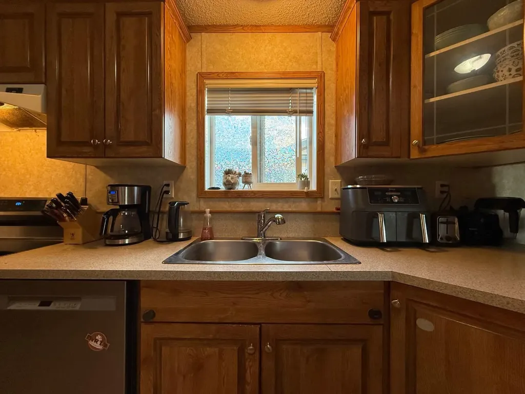 9005 90 Avenue Grande Prairie AB T8V 0A8