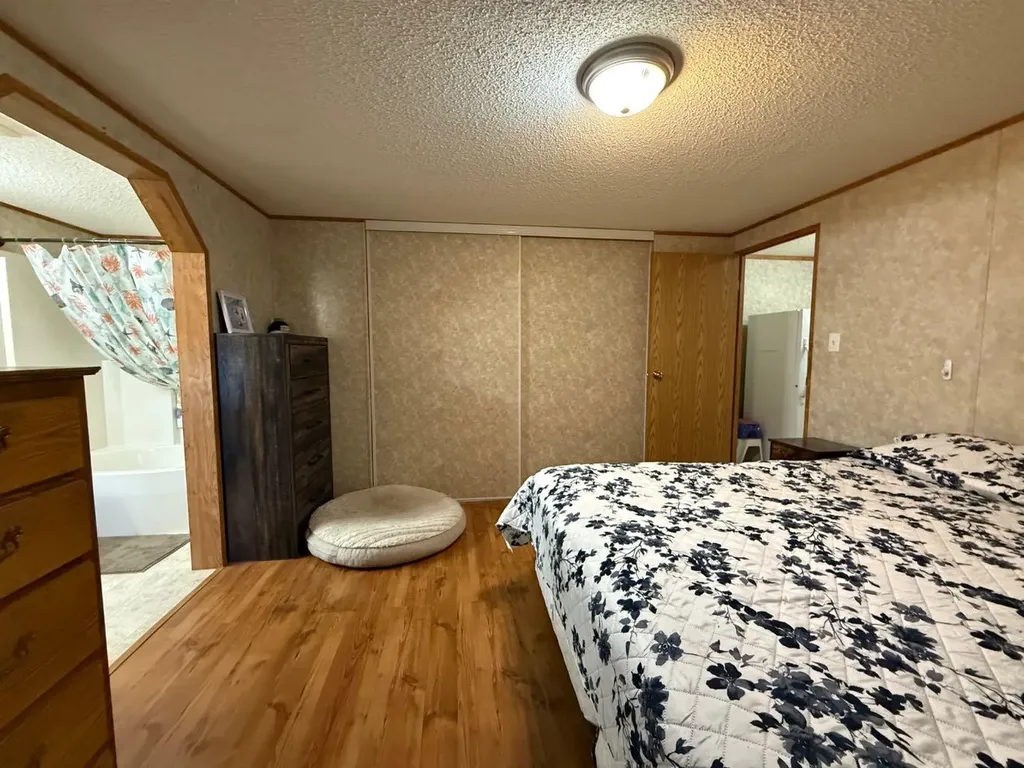 9005 90 Avenue Grande Prairie AB T8V 0A8