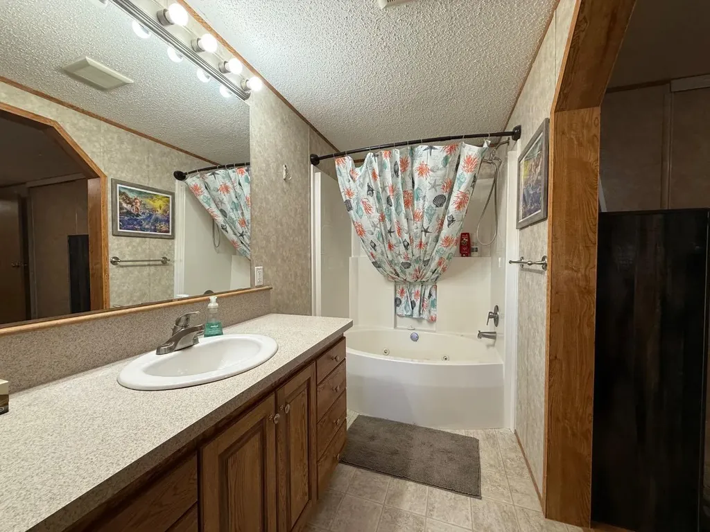 9005 90 Avenue Grande Prairie AB T8V 0A8