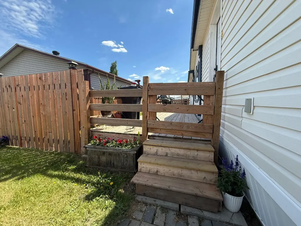 9005 90 Avenue Grande Prairie AB T8V 0A8