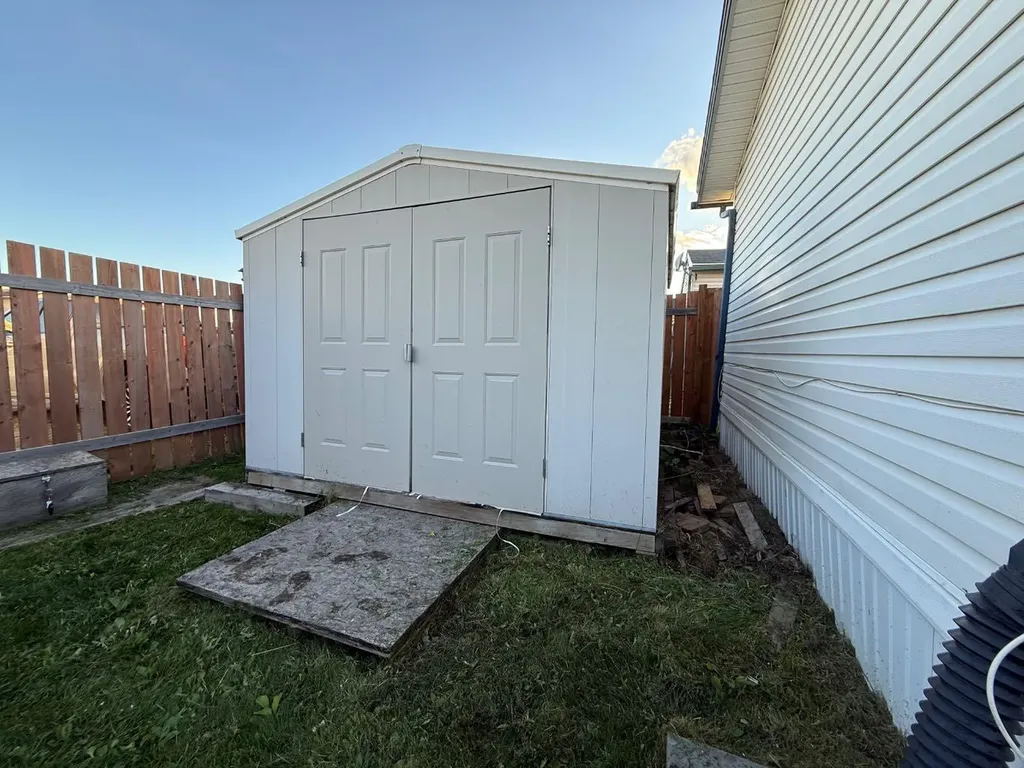 9005 90 Avenue Grande Prairie AB T8V 0A8