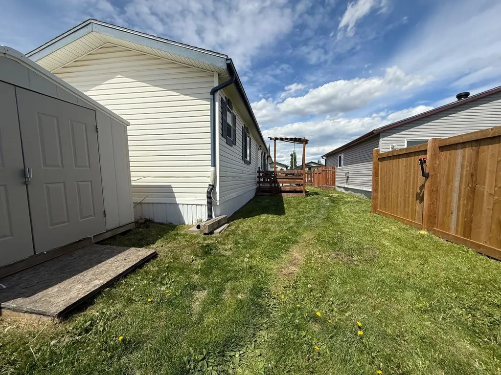 9005 90 Avenue Grande Prairie AB T8V 0A8
