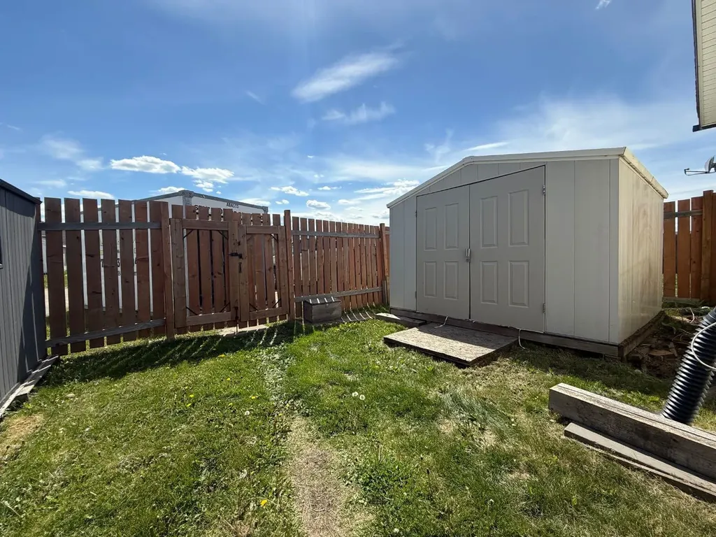 9005 90 Avenue Grande Prairie AB T8V 0A8