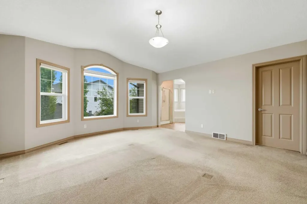137 Evanscove Circle NW Calgary AB T3P 0A2