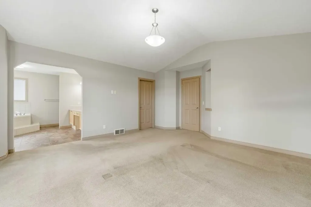 137 Evanscove Circle NW Calgary AB T3P 0A2
