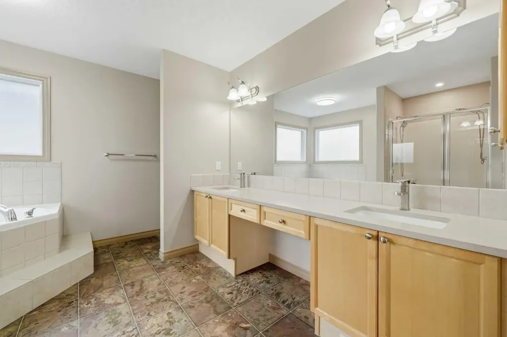 137 Evanscove Circle NW Calgary AB T3P 0A2