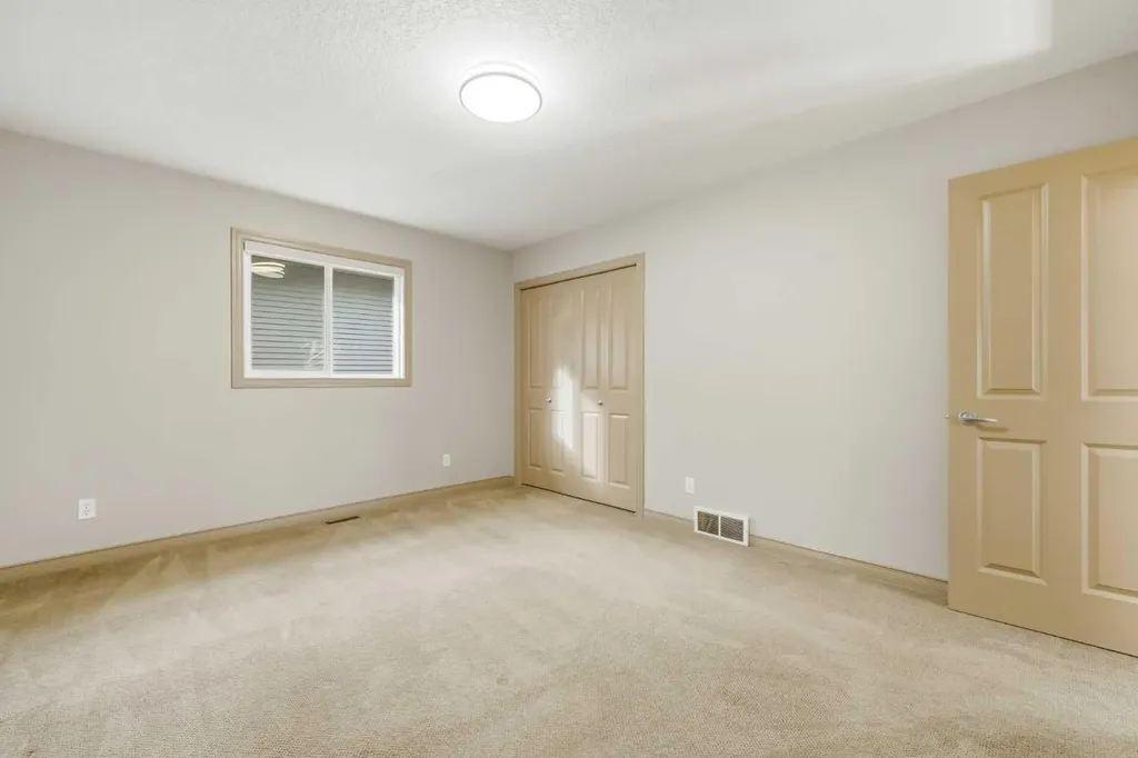 137 Evanscove Circle NW Calgary AB T3P 0A2