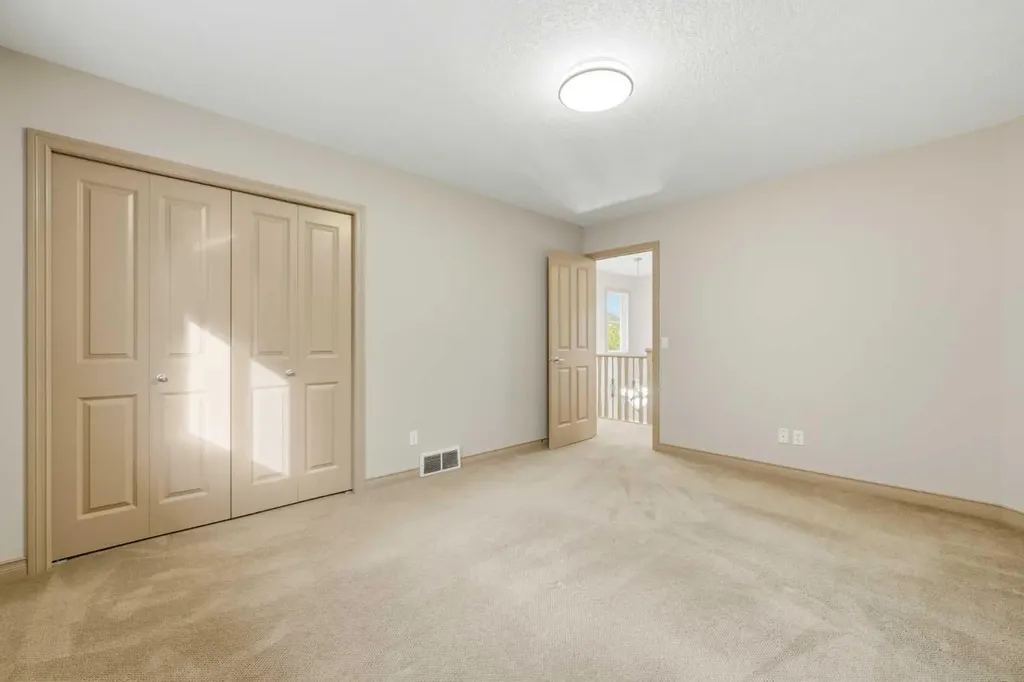 137 Evanscove Circle NW Calgary AB T3P 0A2