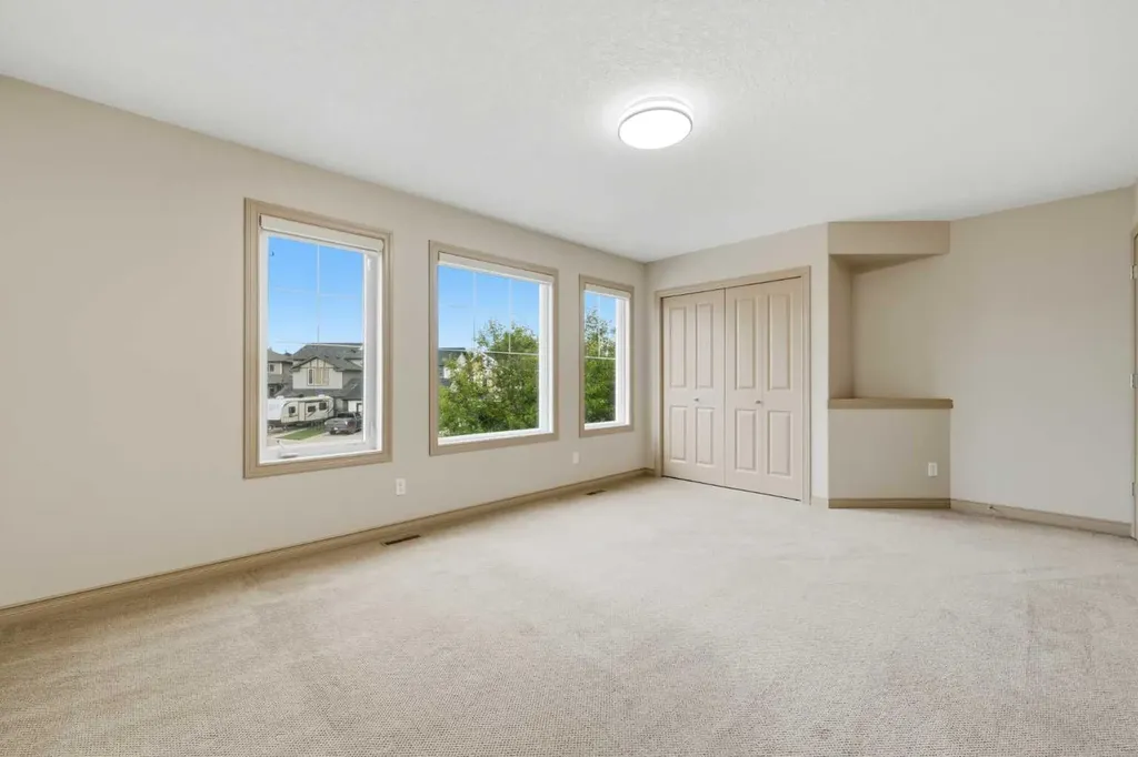 137 Evanscove Circle NW Calgary AB T3P 0A2