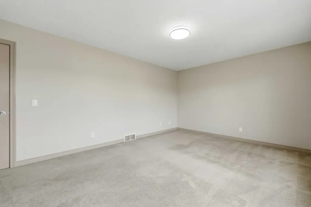 137 Evanscove Circle NW Calgary AB T3P 0A2