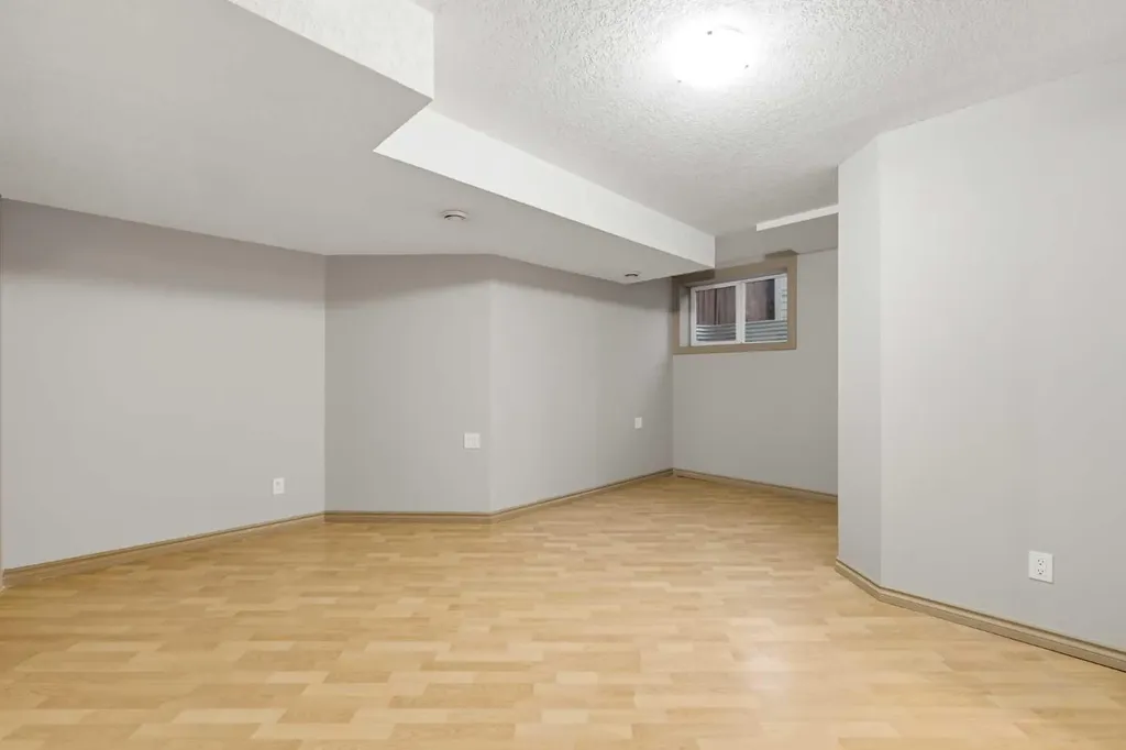 137 Evanscove Circle NW Calgary AB T3P 0A2
