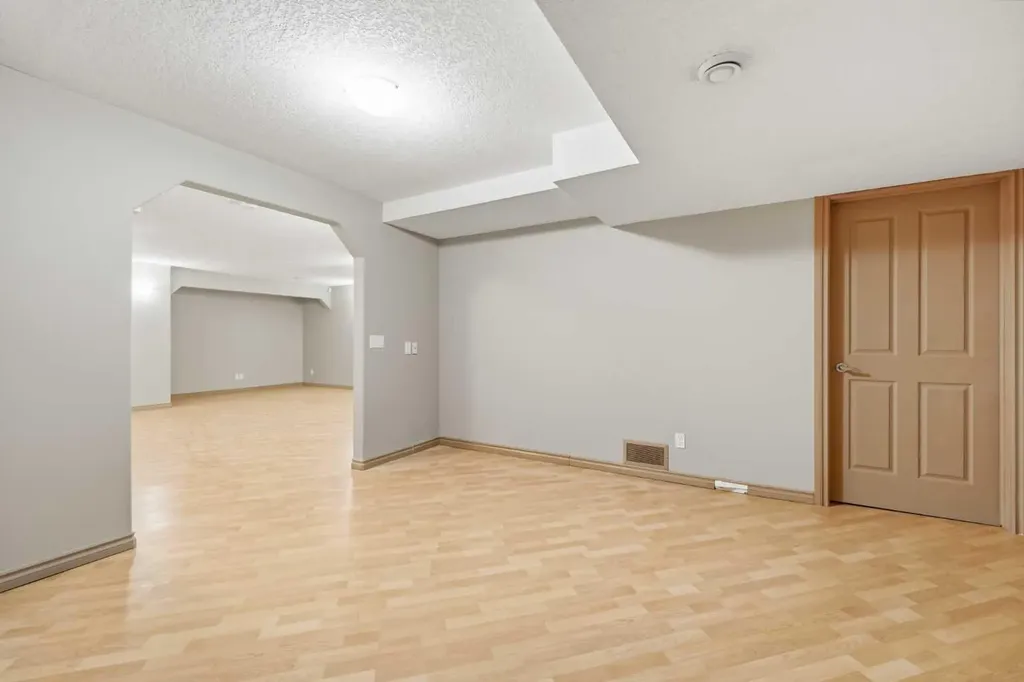 137 Evanscove Circle NW Calgary AB T3P 0A2