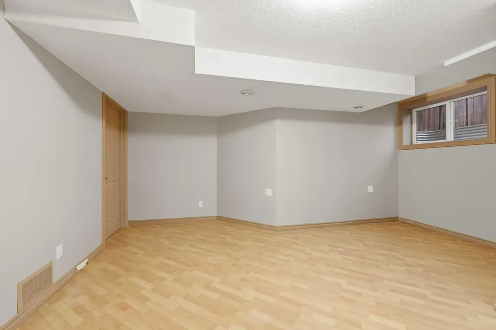 137 Evanscove Circle NW Calgary AB T3P 0A2