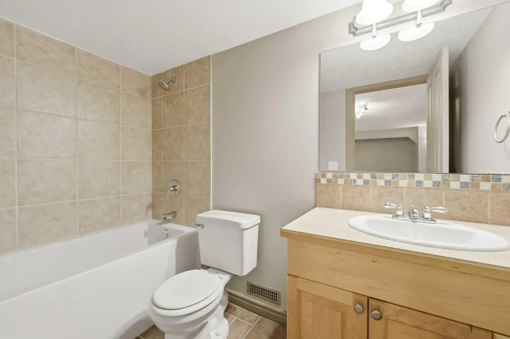 137 Evanscove Circle NW Calgary AB T3P 0A2