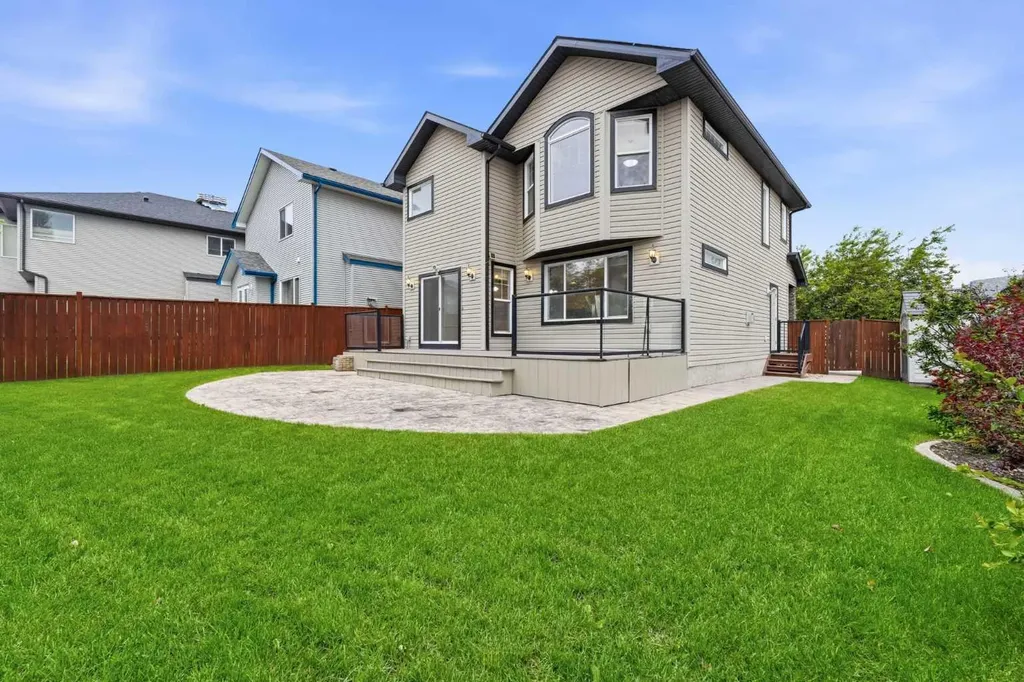 137 Evanscove Circle NW Calgary AB T3P 0A2