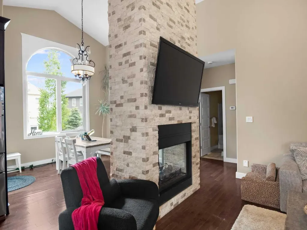 25 Grove Close Red Deer AB T4P 0P4