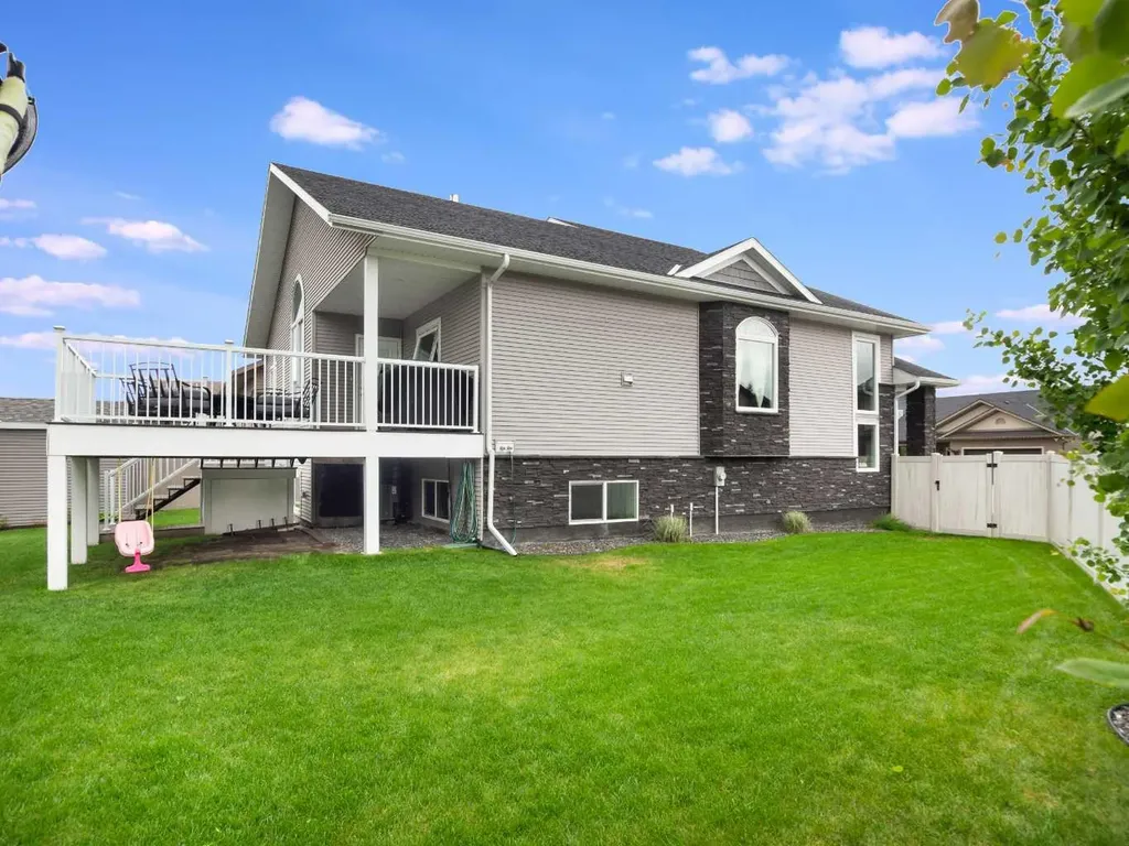 25 Grove Close Red Deer AB T4P 0P4