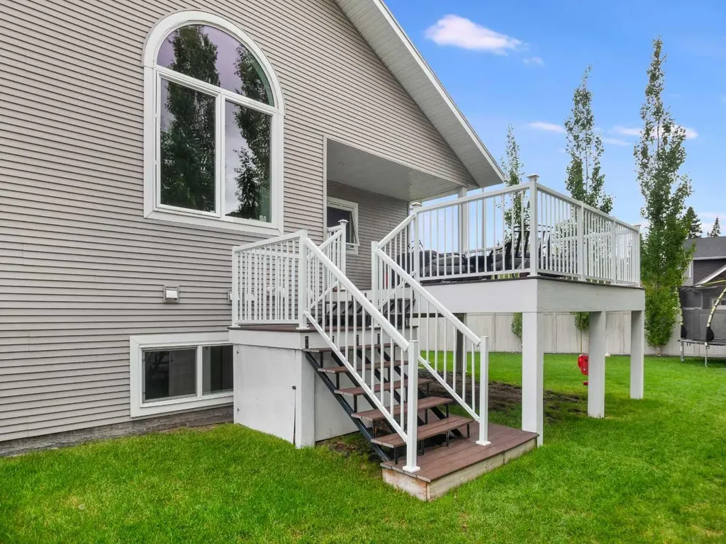 25 Grove Close Red Deer AB T4P 0P4