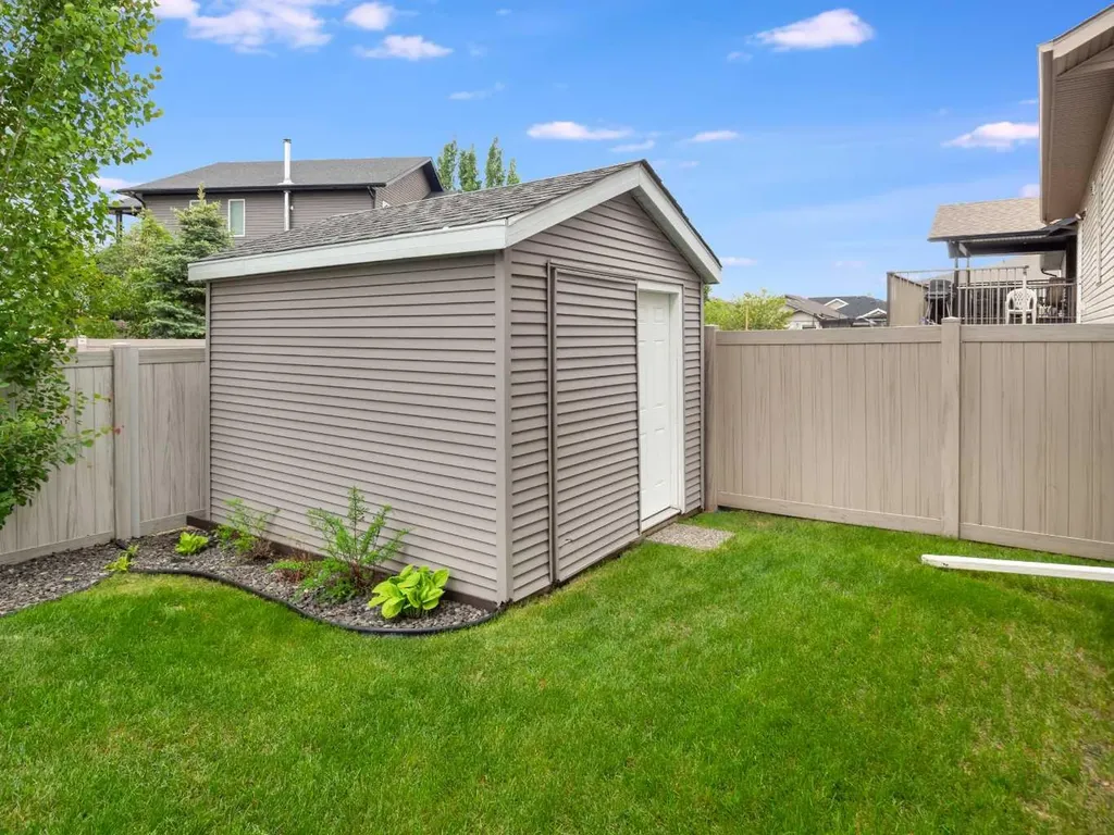 25 Grove Close Red Deer AB T4P 0P4