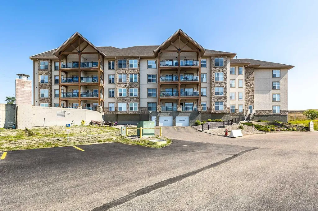 201 River Ridge Drive NW Medicine Hat AB T1A 8V5
