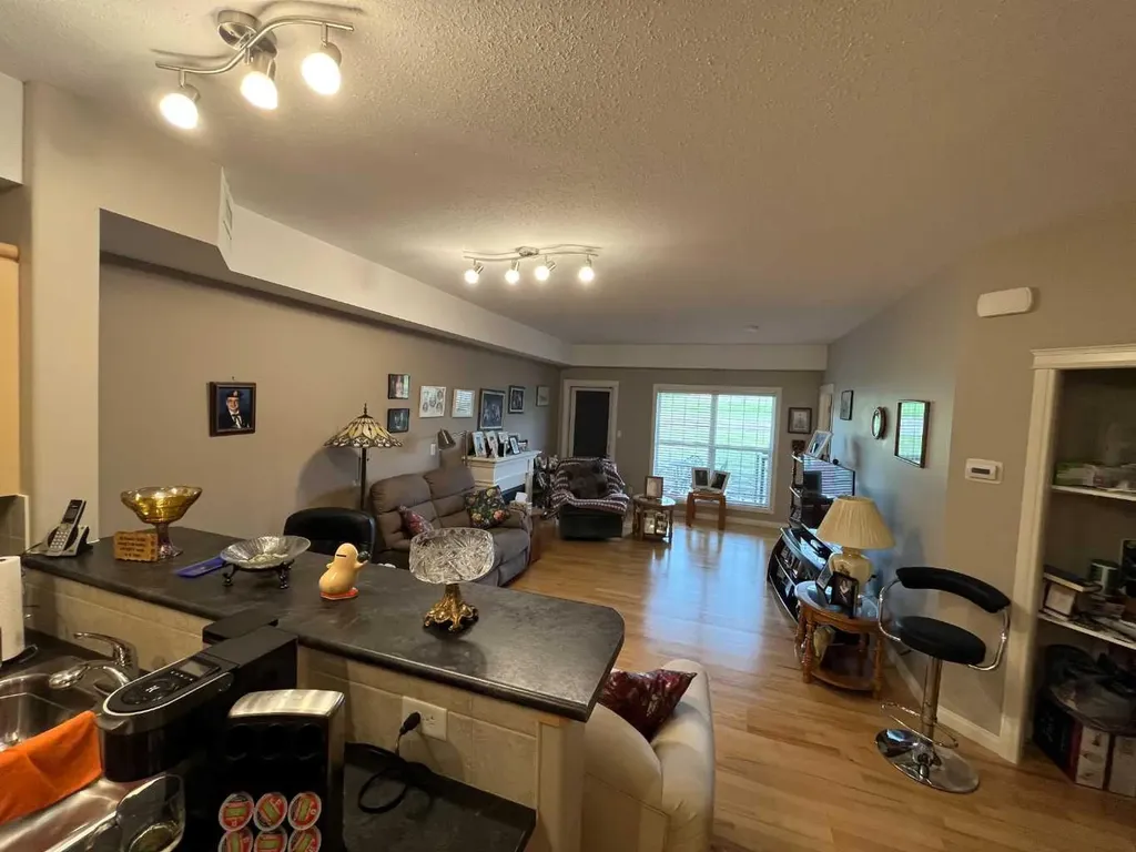 201 River Ridge Drive NW Medicine Hat AB T1A 8V5