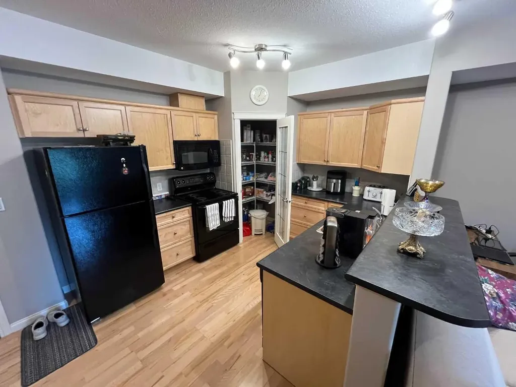 201 River Ridge Drive NW Medicine Hat AB T1A 8V5