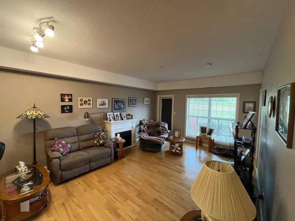 201 River Ridge Drive NW Medicine Hat AB T1A 8V5
