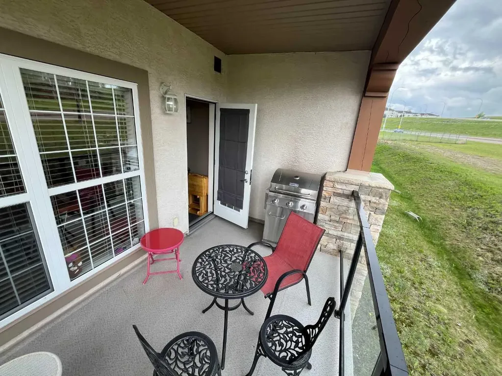 201 River Ridge Drive NW Medicine Hat AB T1A 8V5