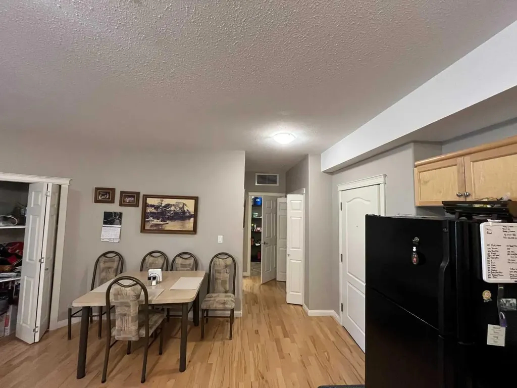 201 River Ridge Drive NW Medicine Hat AB T1A 8V5