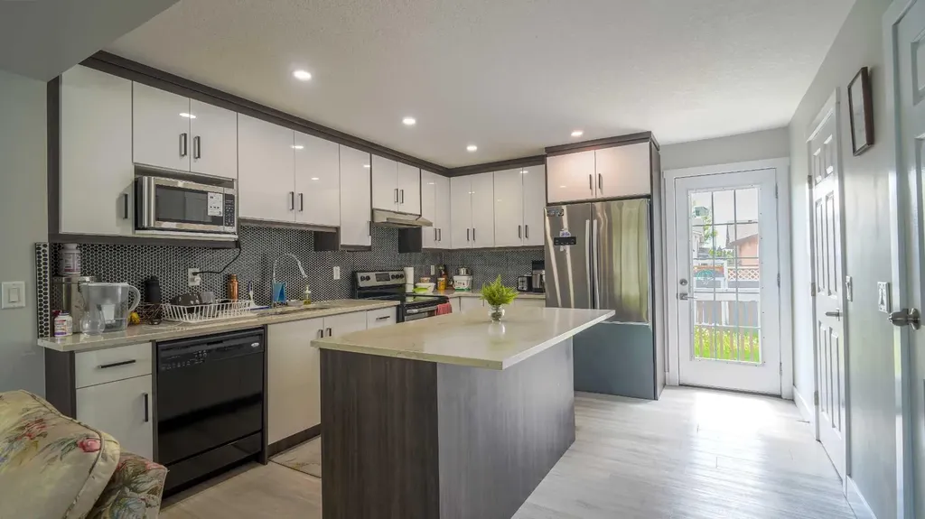 164 Castlegreen Close NE Calgary AB T3J1Y6