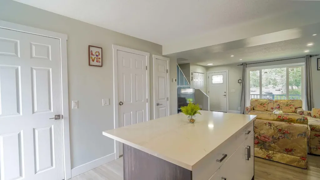 164 Castlegreen Close NE Calgary AB T3J1Y6