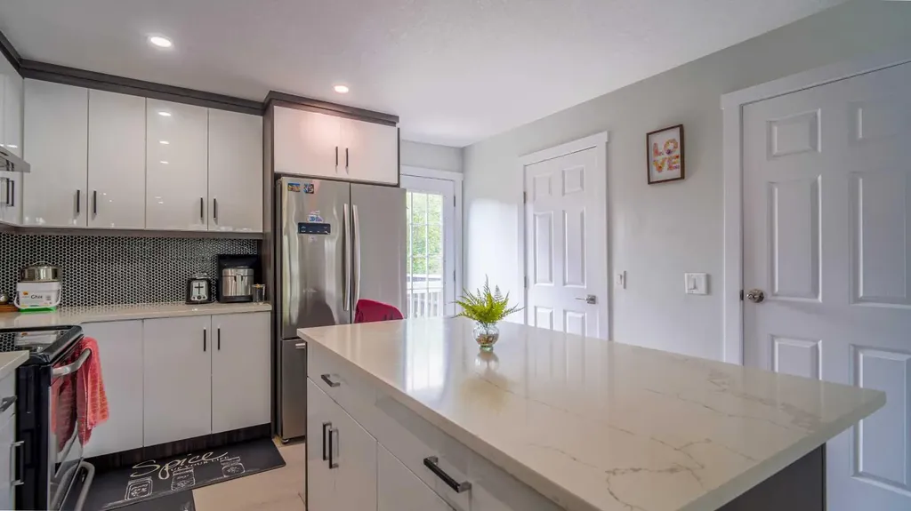164 Castlegreen Close NE Calgary AB T3J1Y6