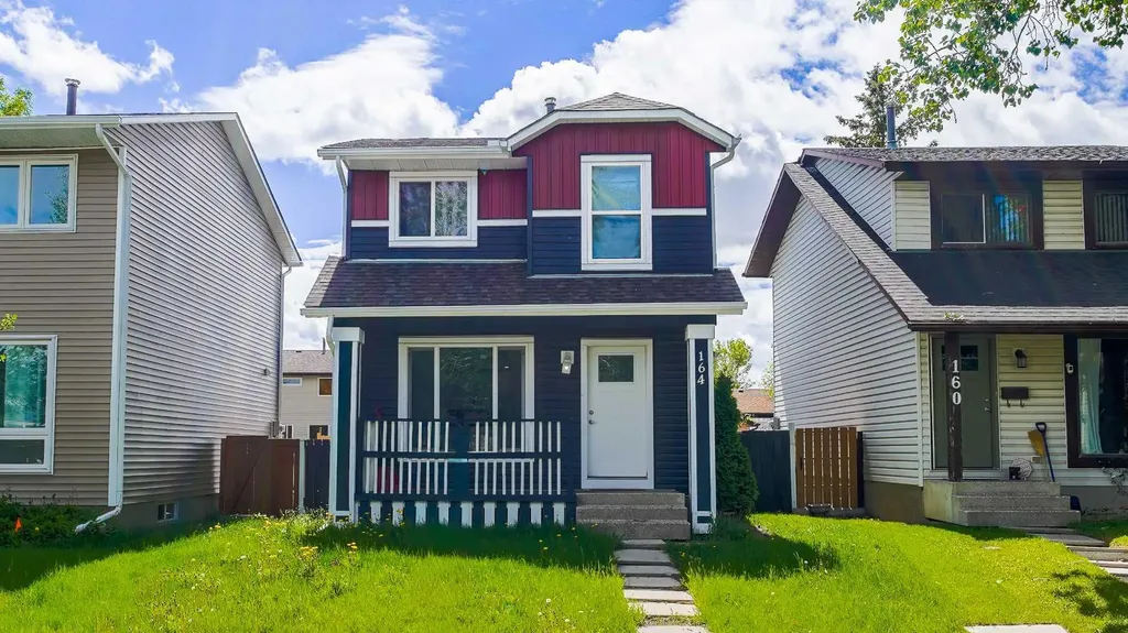 164 Castlegreen Close NE Calgary AB T3J1Y6