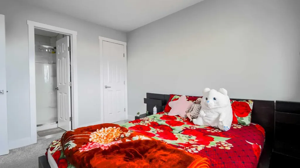 164 Castlegreen Close NE Calgary AB T3J1Y6