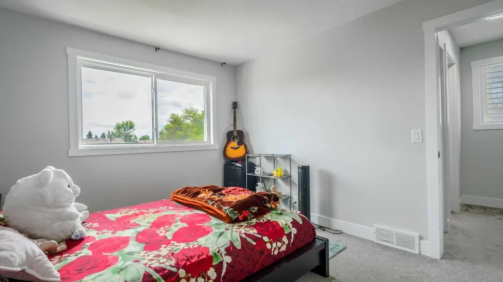 164 Castlegreen Close NE Calgary AB T3J1Y6