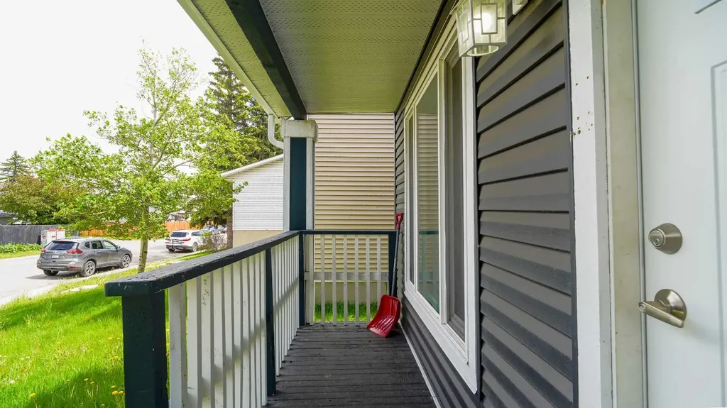164 Castlegreen Close NE Calgary AB T3J1Y6