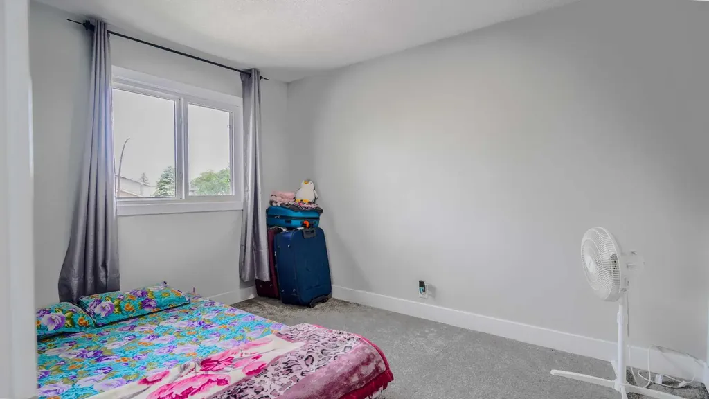 164 Castlegreen Close NE Calgary AB T3J1Y6