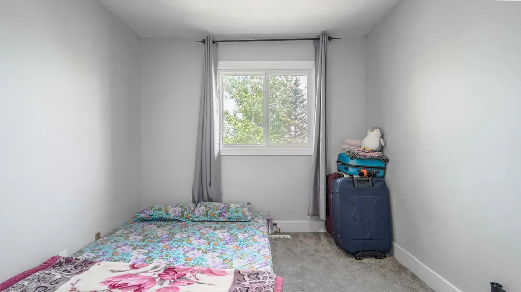 164 Castlegreen Close NE Calgary AB T3J1Y6
